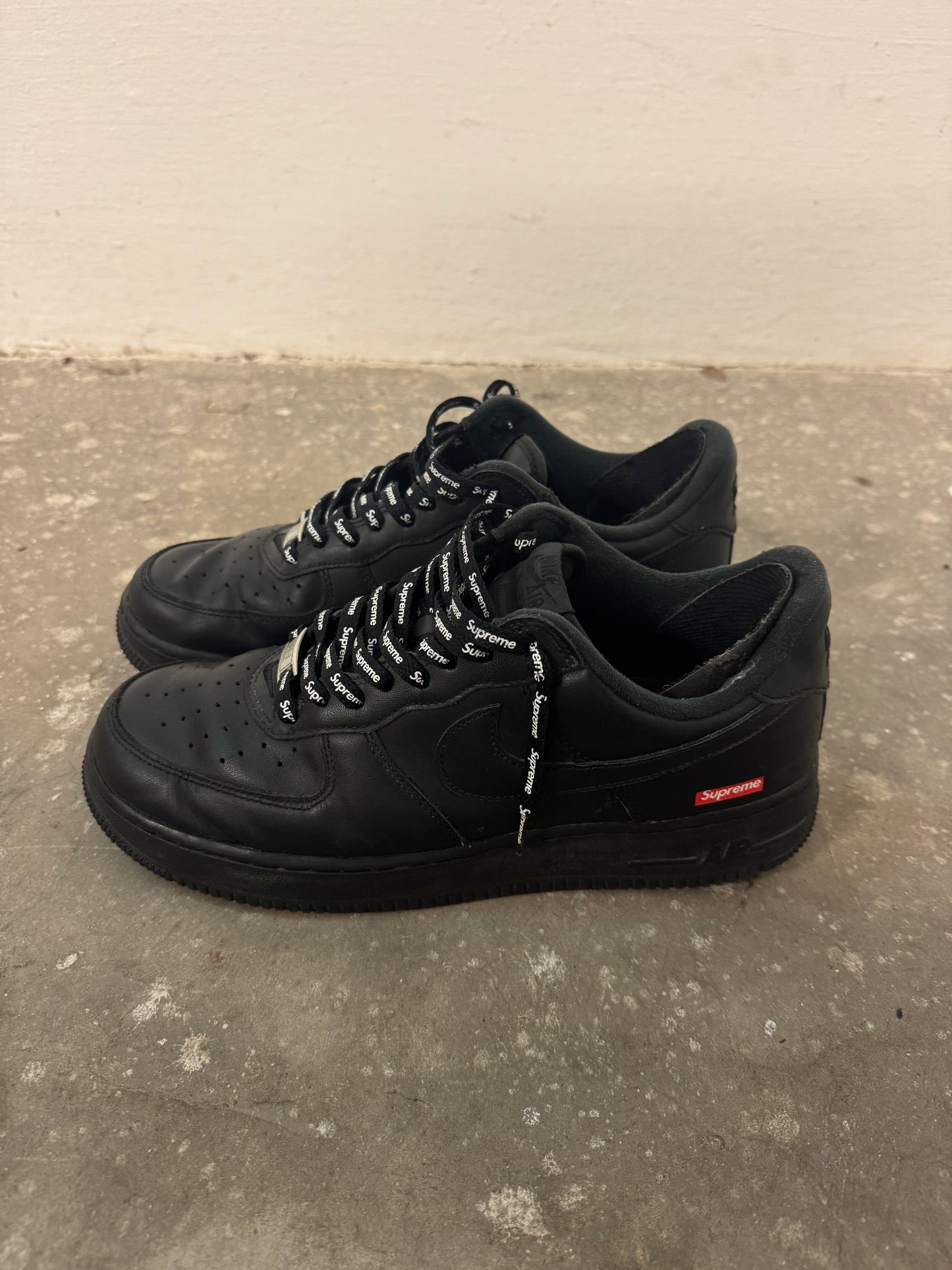 Nike Air Force 1 Supreme Black (42,5)