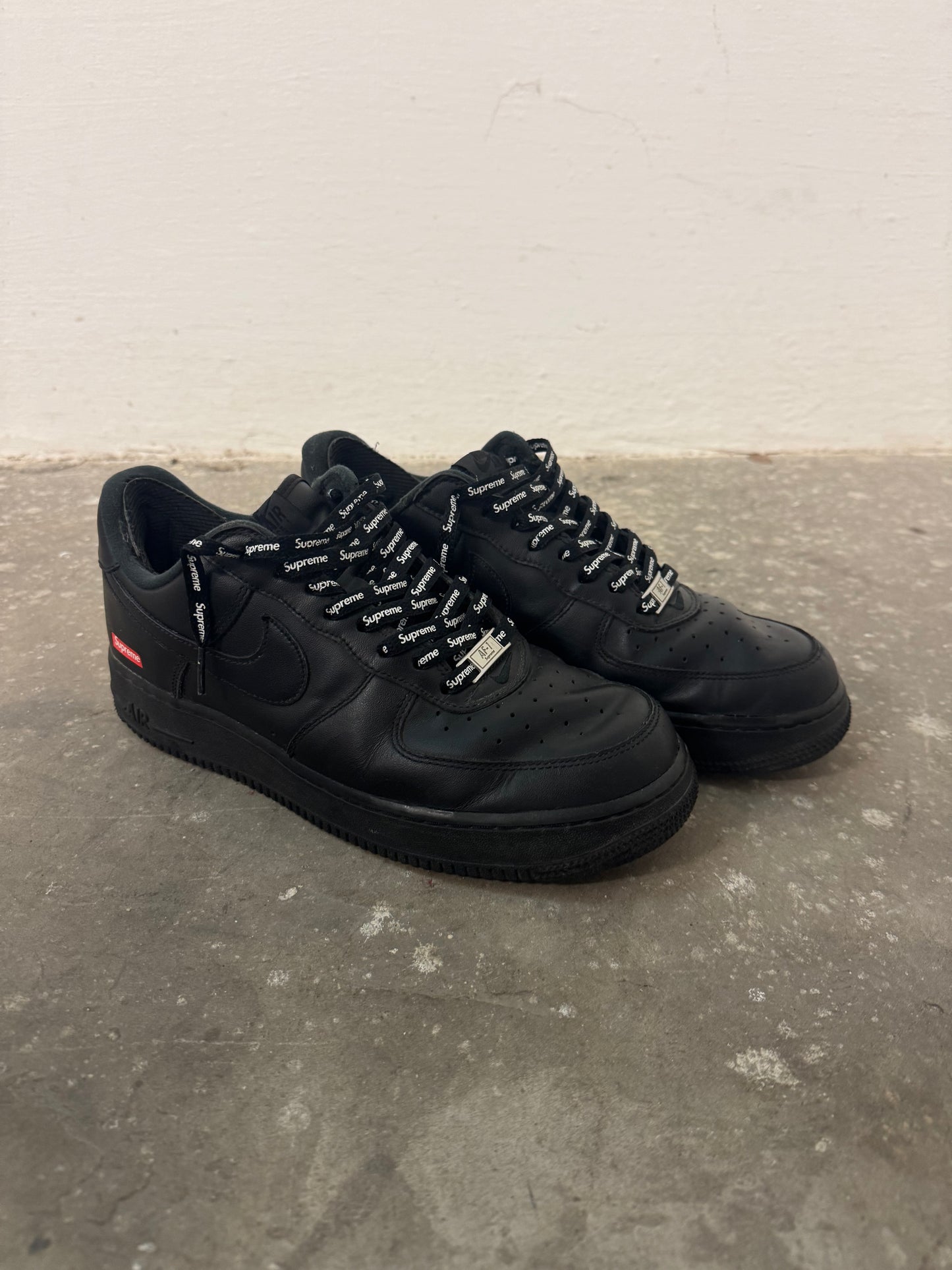 Nike Air Force 1 Supreme Black (42,5)