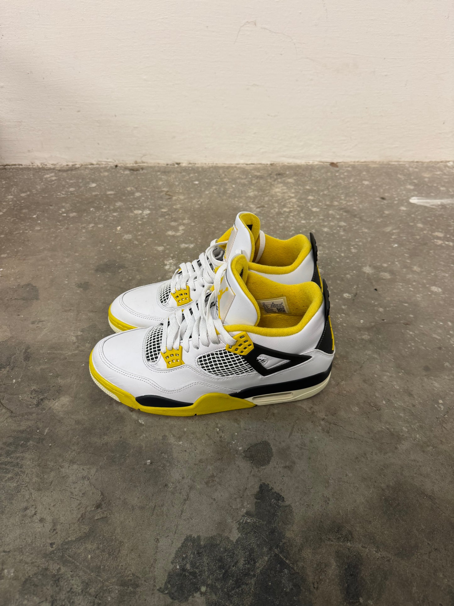 Jordan 4 Vivid Sulfur (44,5)