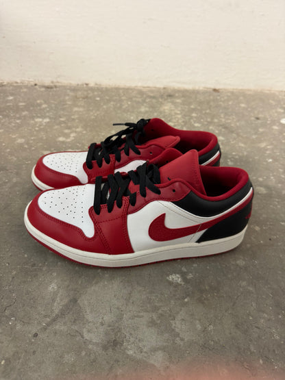 Jordan 1 Low Bulls (43)