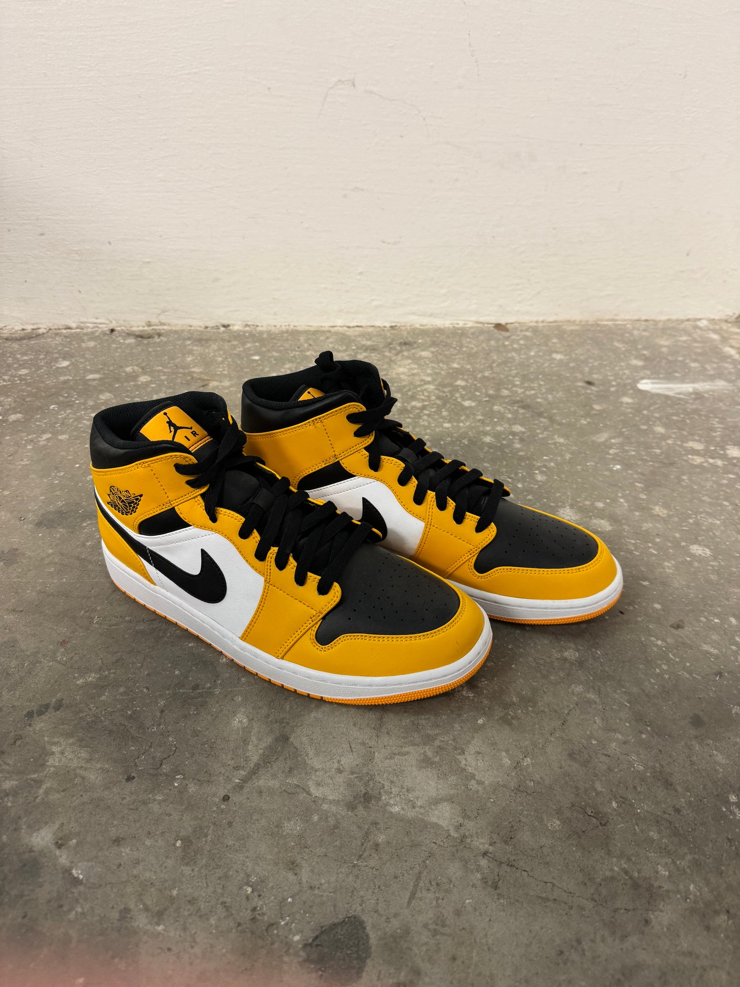 Jordan 1 Mid Taxi (46)